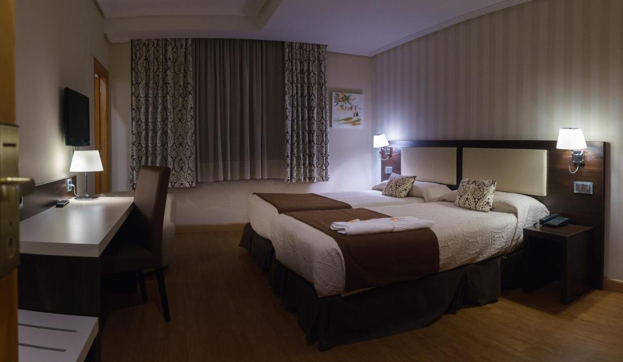 Hospedium Hotel Triana Миахадас Экстерьер фото